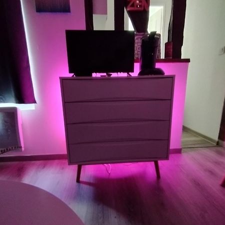 Studio Charmant Confortable Tv Centre Ville Louviers Exteriör bild
