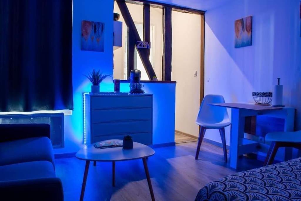 Studio Charmant Confortable Tv Centre Ville Louviers Exteriör bild